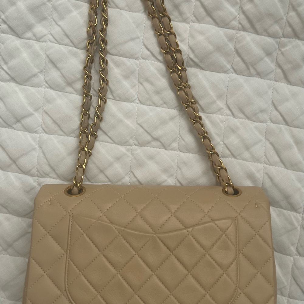 Beige Quilted Leather Shoulder Bag with Chain Strap - Picture 2 of 14